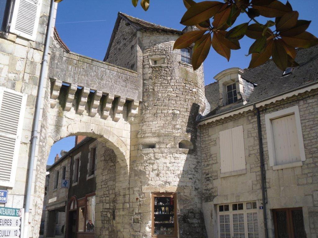 Logis Hotel Saint-Roch Pleumartin Extérieur photo